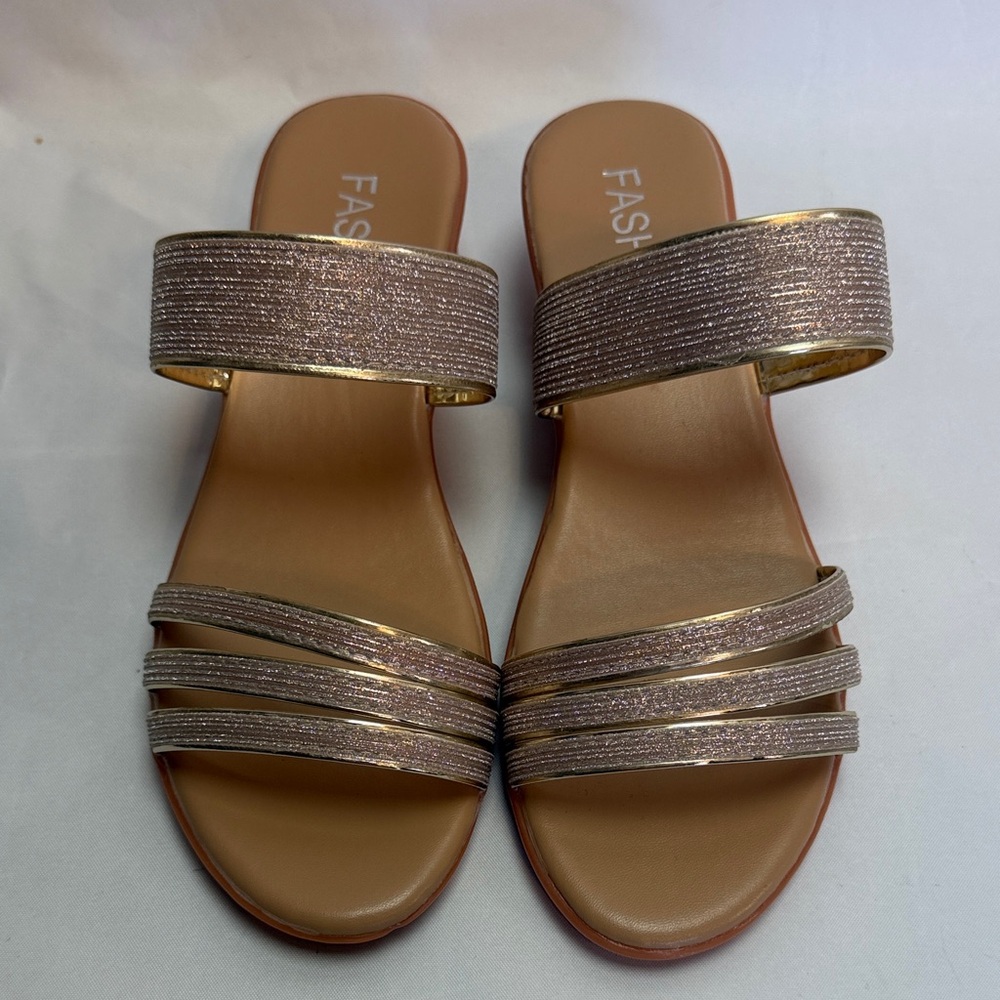 Women's Tan and Gold Sandals Women’s sz 7.5